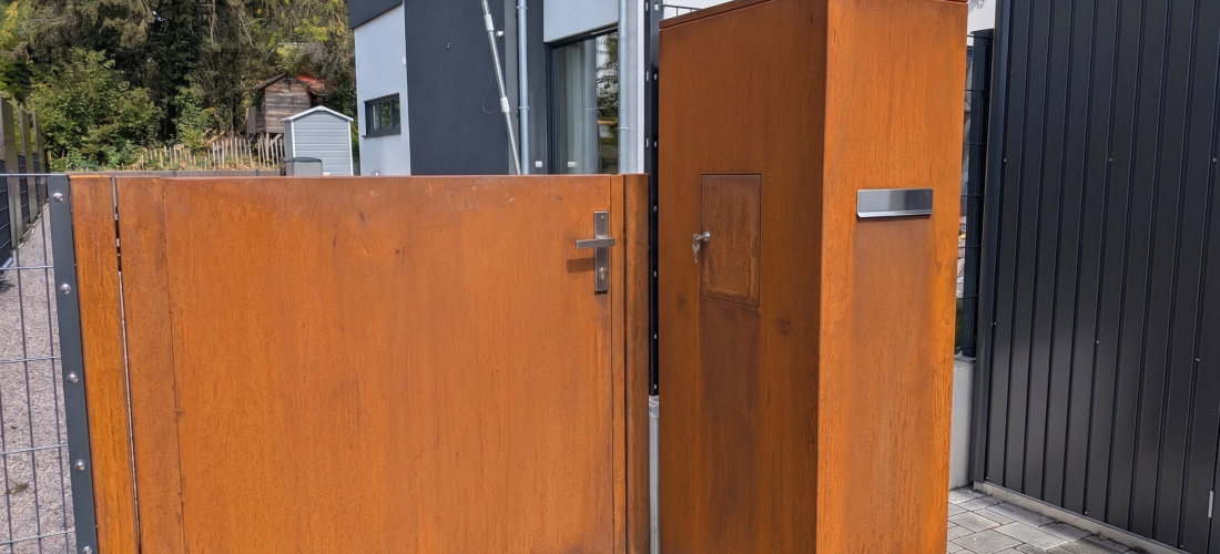 OOLEX Briefkastenstele und Toranlage Wunschanfertigung Cortenstahl 1